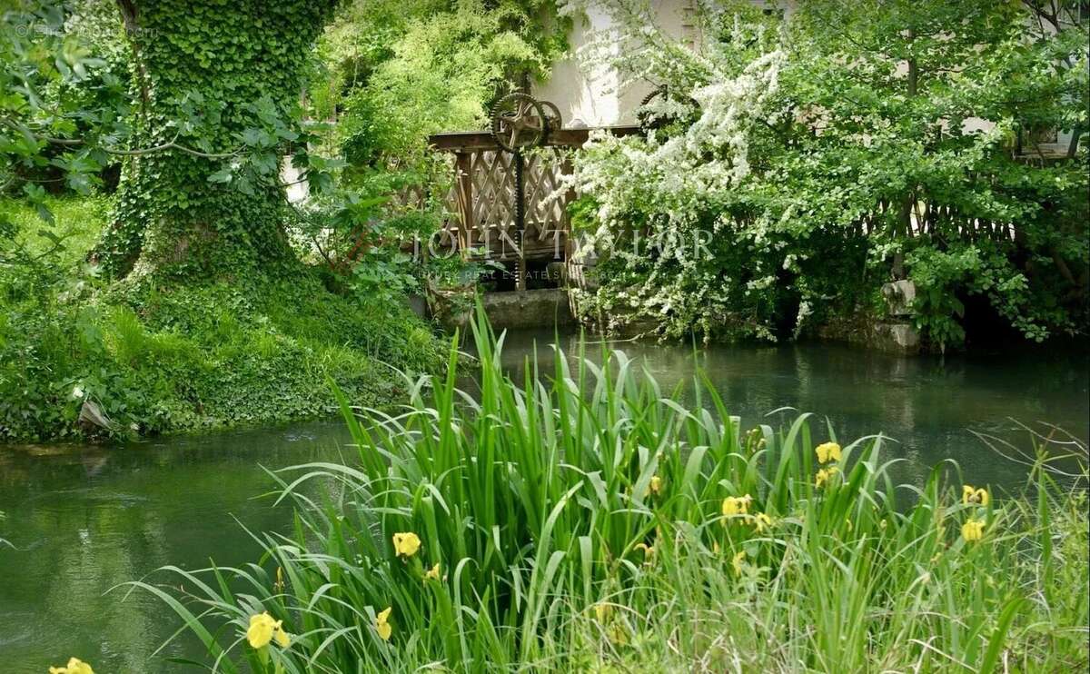 Maison à L'ISLE-SUR-LA-SORGUE