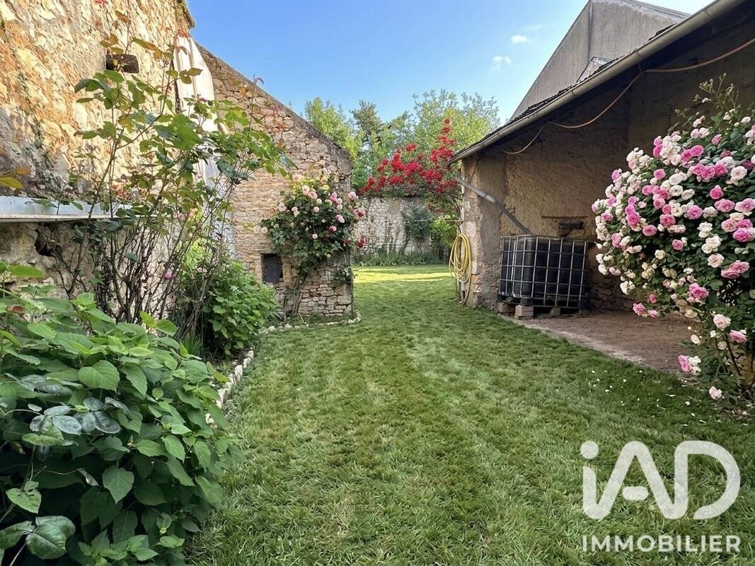 Maison 142 m² à Saint-Gaultier  - photo 1