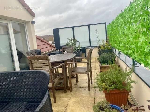 Appartement à LES CLAYES-SOUS-BOIS