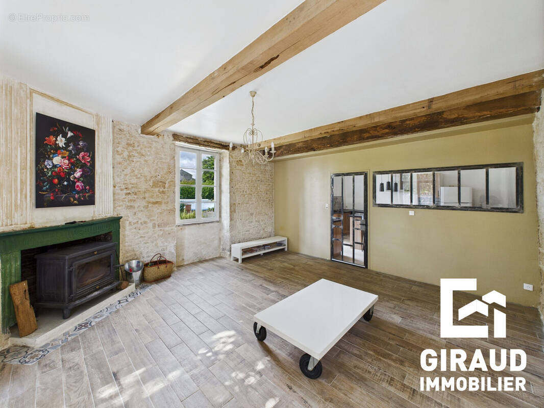 Maison à SAINT-ETIENNE-DE-BRILLOUET