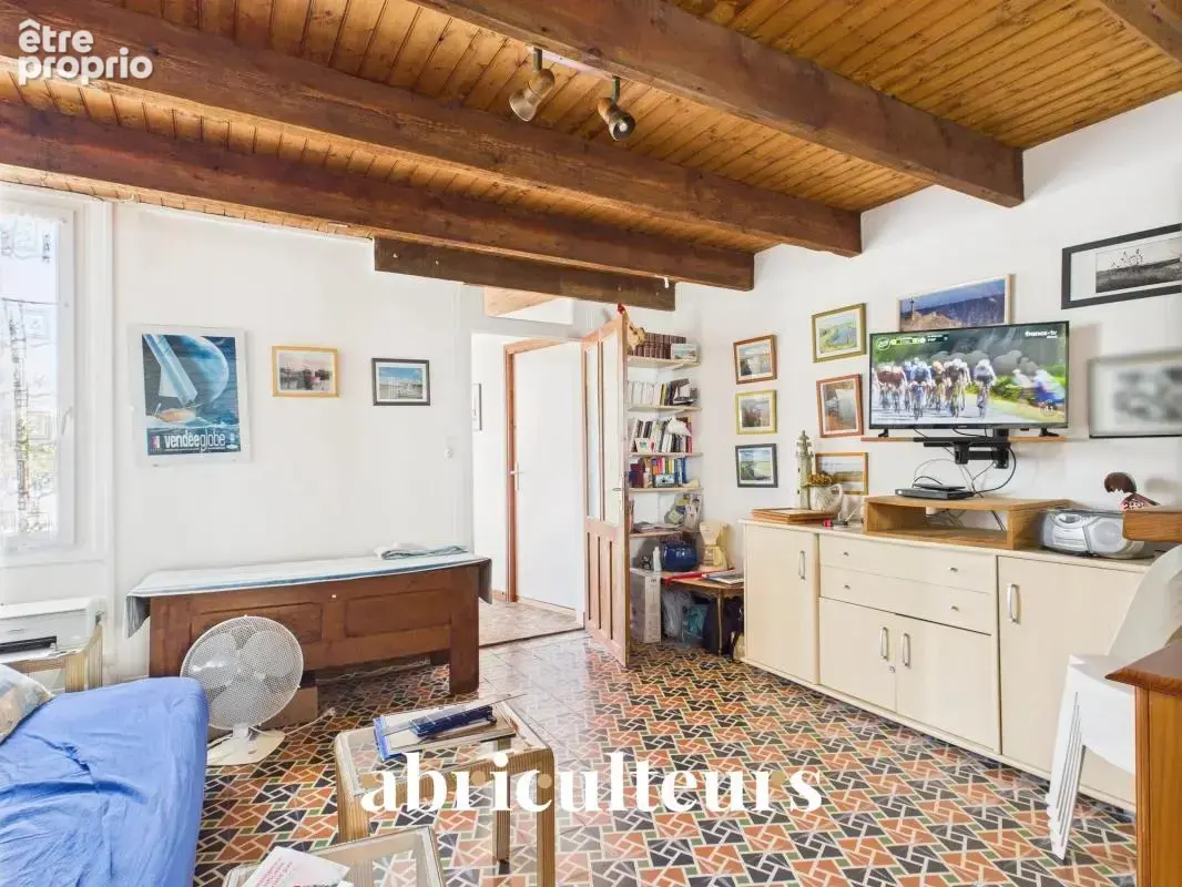Maison avec grand terrain et dans le centre ville en vente à La Barre-de-Monts (85550) - photo 4