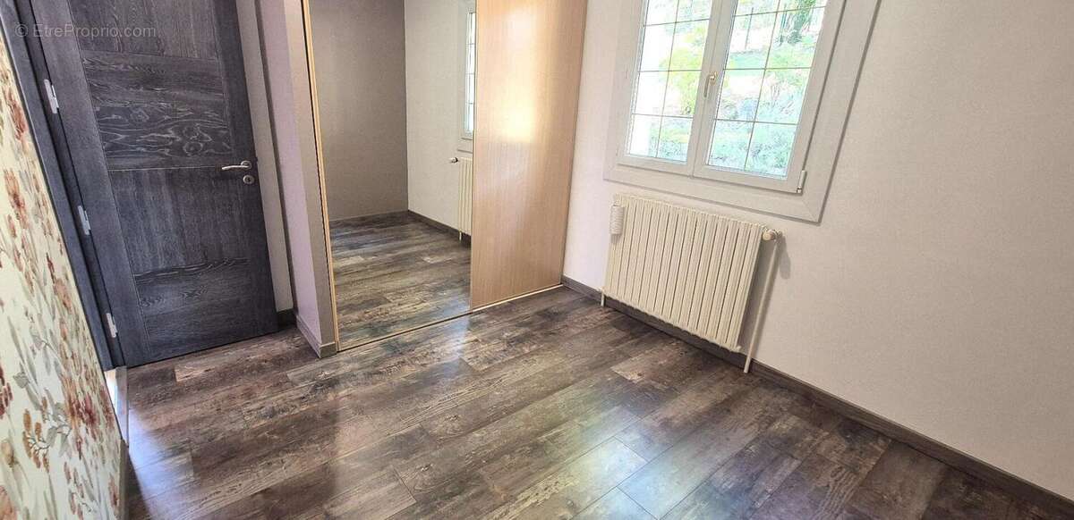 Belle Propriété Contemporaine ou Superbe Villa de 166 m² entièrement rénovée avec sa Piscine sécurisée de 40 m², Balcon, Terrass - photo 9
