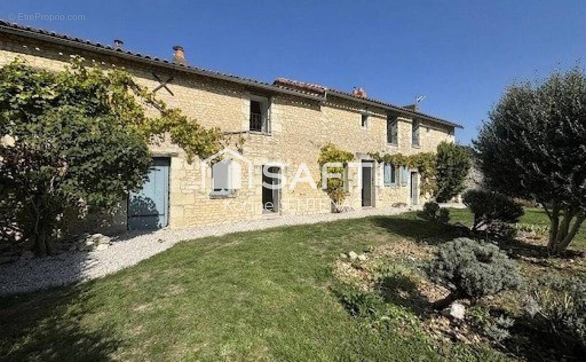 Photo 1 - Maison à LA ROCHE-RIGAULT