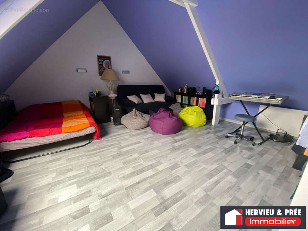 Maison familiale à vendre à Colomby Anguerny, proche de Caen et de la mer, avec 1 422 m² de terrain et 5 chambres - photo 7