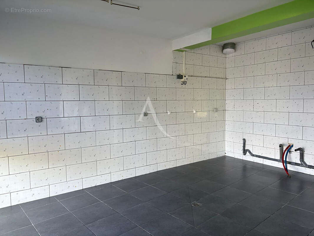 Commerce à VINON-SUR-VERDON