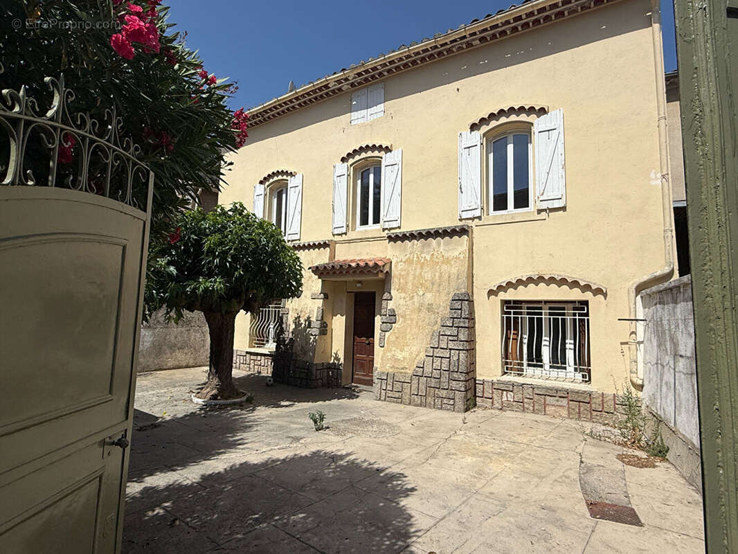 Maison de village 7 pièces à rénover avec grande cour - photo 2
