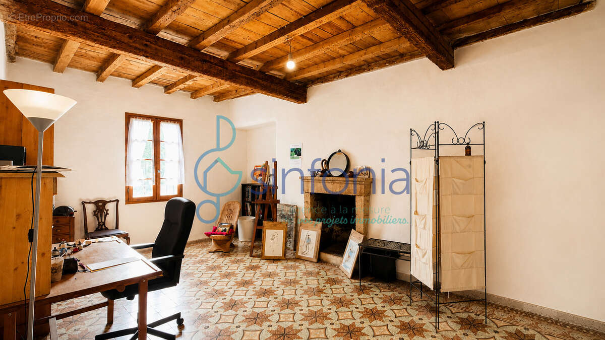 À 5 minutes d'uzès   maison de 160 m2 avec deux grandes terrasses et garage  50 m2 - photo 6