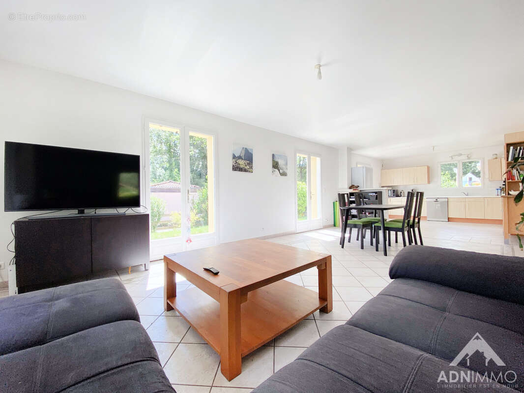 Maison à SAINT-GENIS-POUILLY