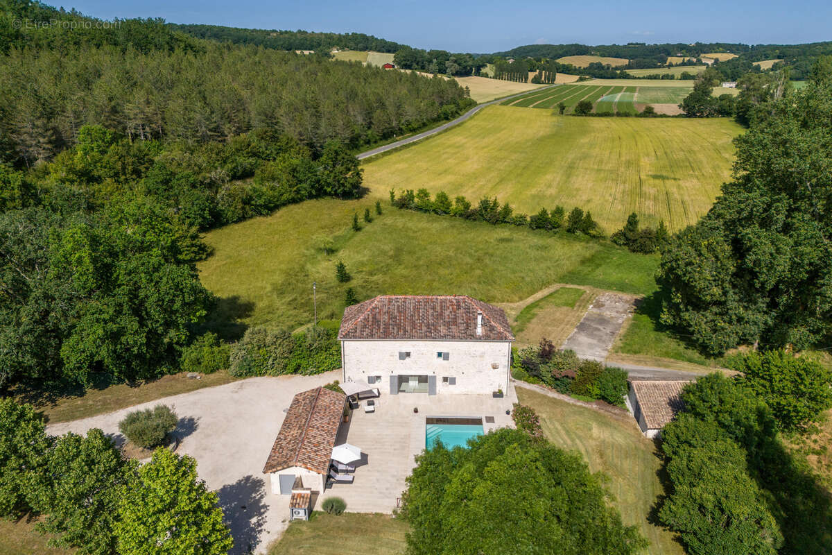 Maison à CASTELNAU-MONTRATIER