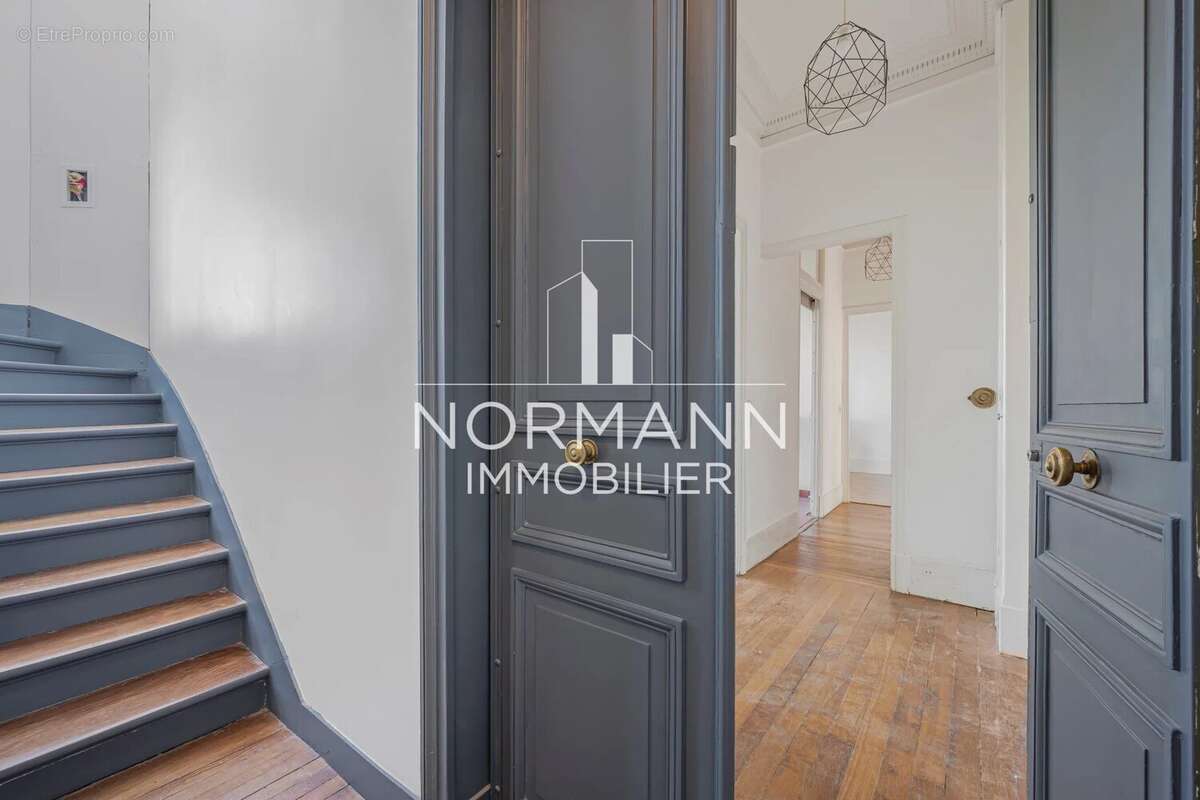 Appartement à NEUILLY-SUR-SEINE