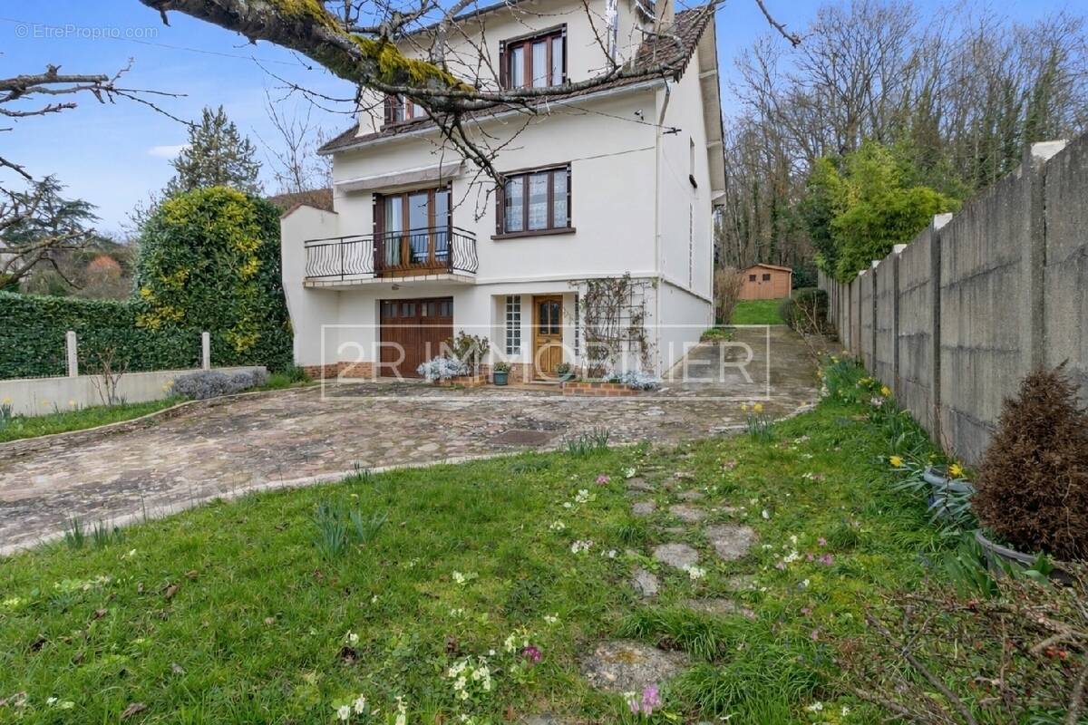 Maison à SAINT-THIBAULT-DES-VIGNES