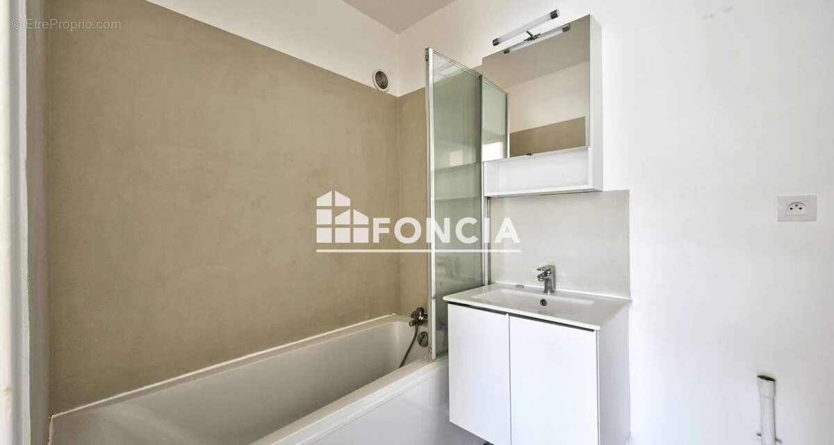 Appartement à FONTENAY-LE-FLEURY