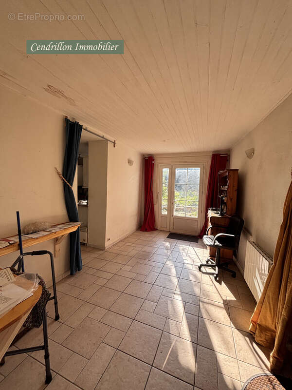Maison en pierres, 80m2, deux chambres, grand jardin et dépendance. - photo 9