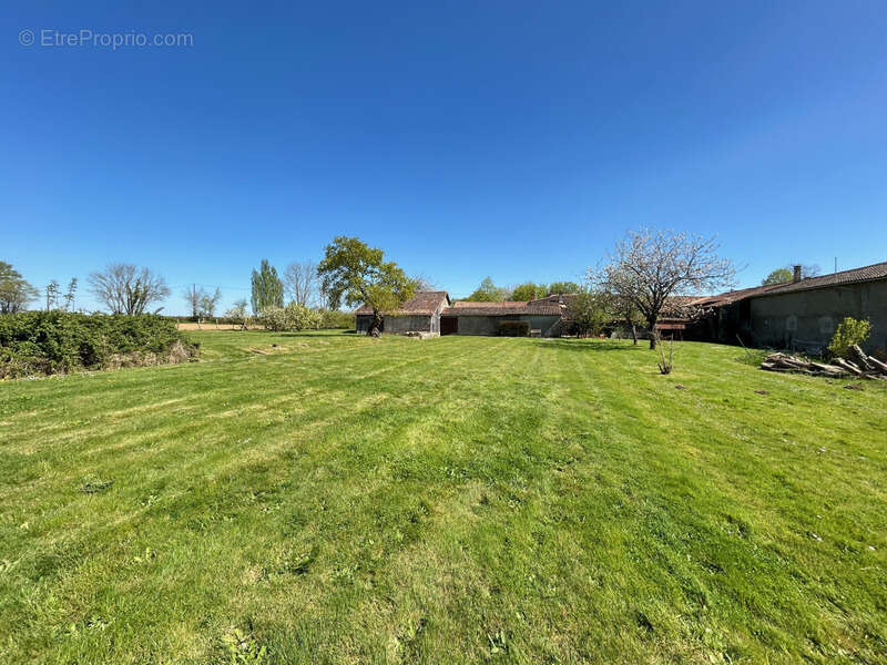 Maison à CHANTECORPS