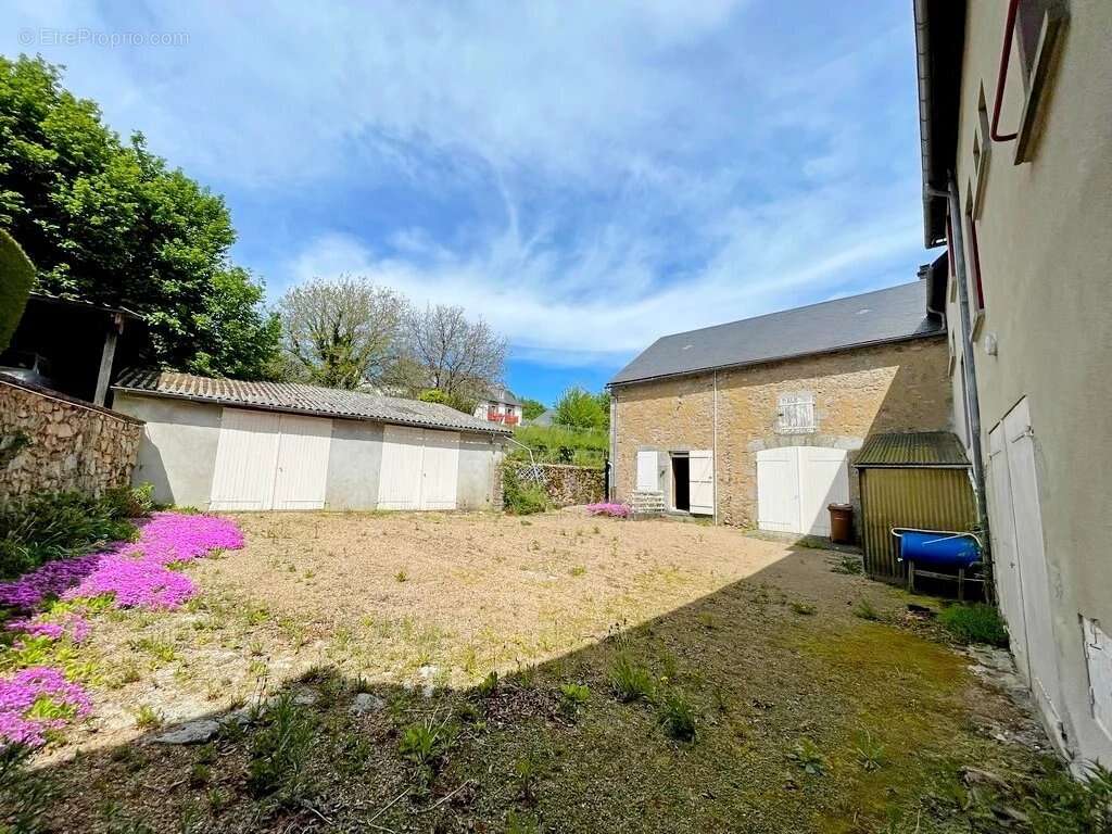 Maison à MONTSAUCHE-LES-SETTONS