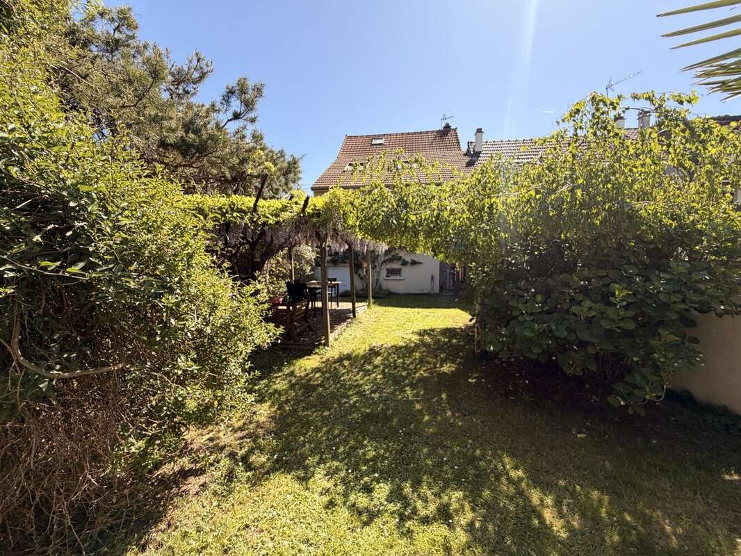 Maison à LE BLANC-MESNIL