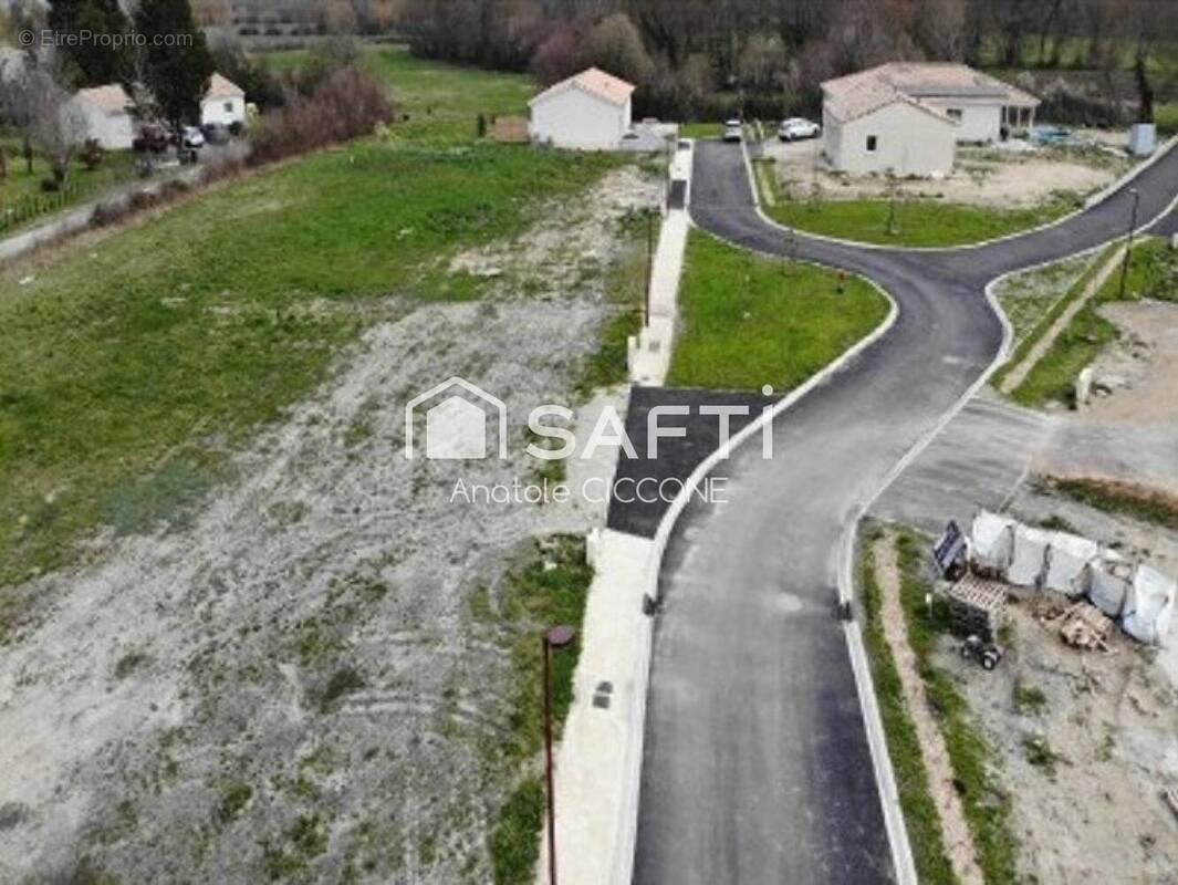 Photo 1 - Terrain à VERTHEUIL