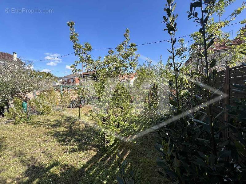 Terrain à COMBS-LA-VILLE