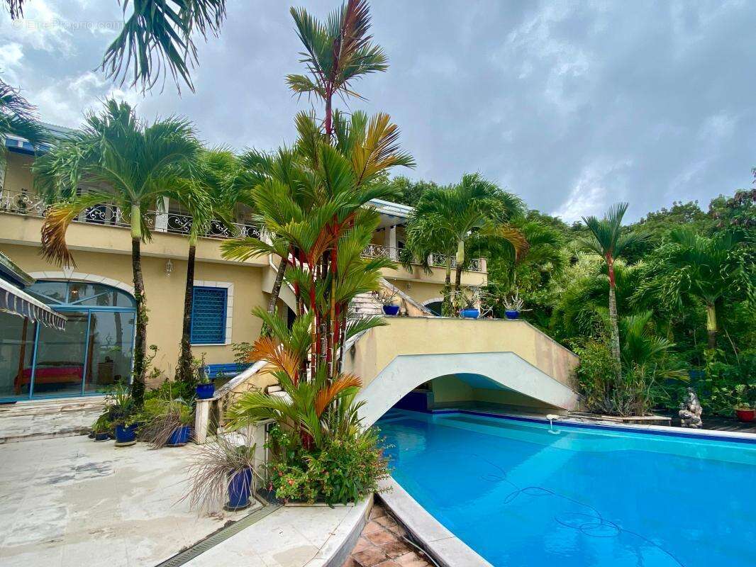 Maison à LES TROIS-ILETS