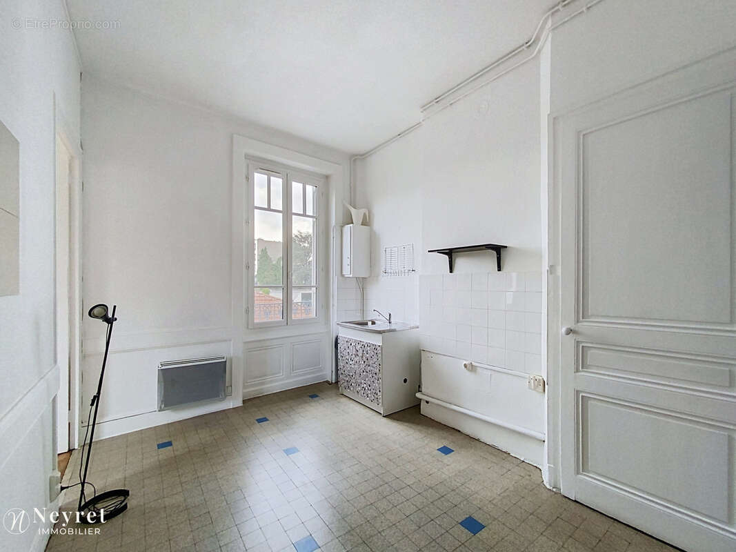 Appartement 65 m² à Saint-Etienne  - photo 4