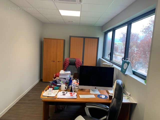 Commerce à LE COTEAU