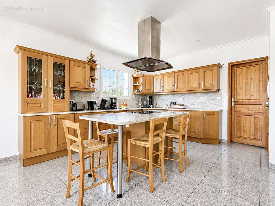 Maison 231 m² à Saint-Georges-De-Mons  - photo 8