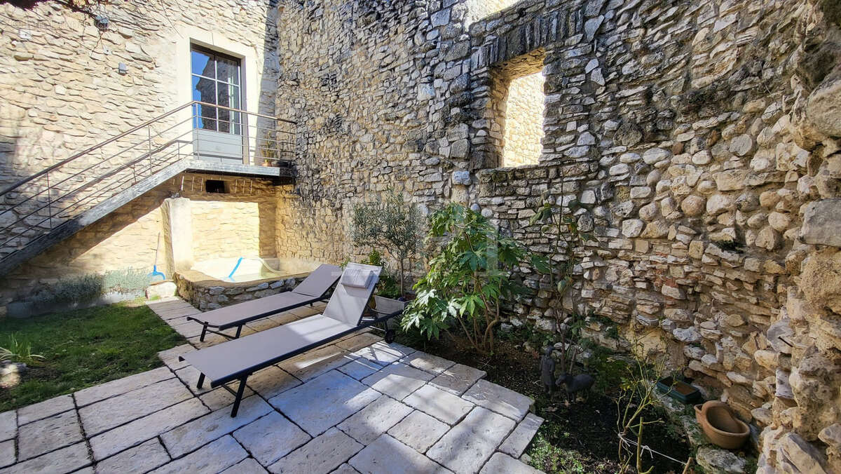 Maison à GORDES