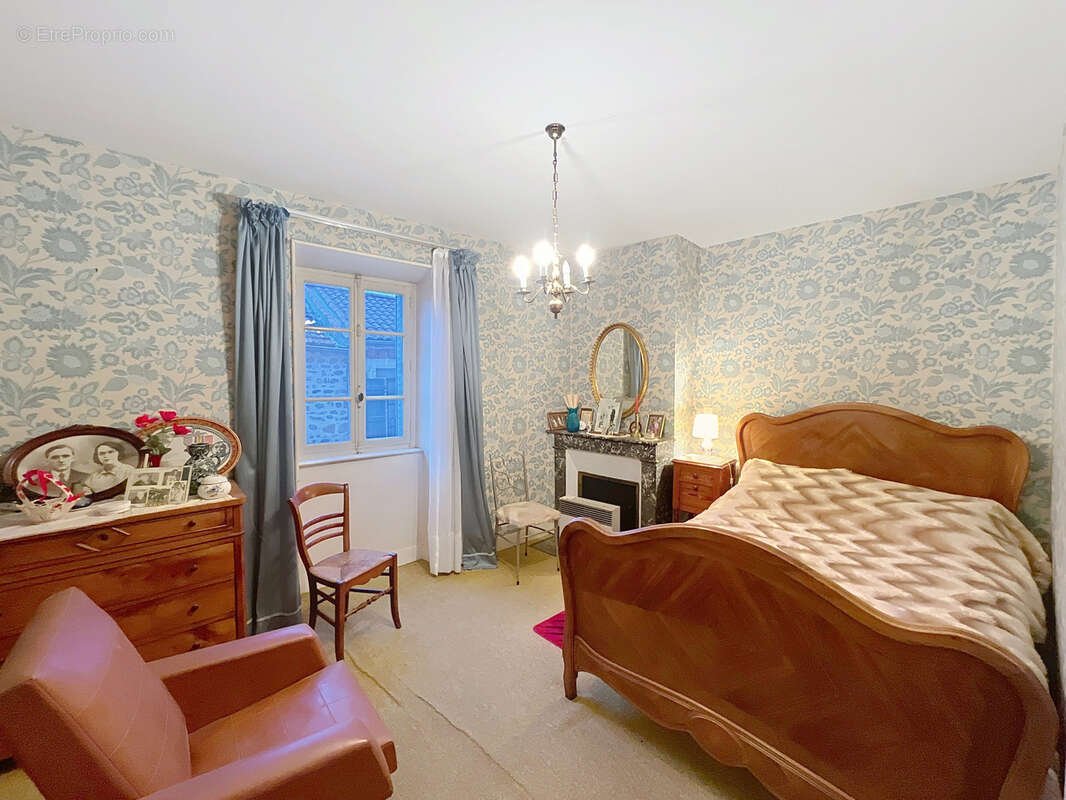 Maison à MONTAIGUT-LE-BLANC