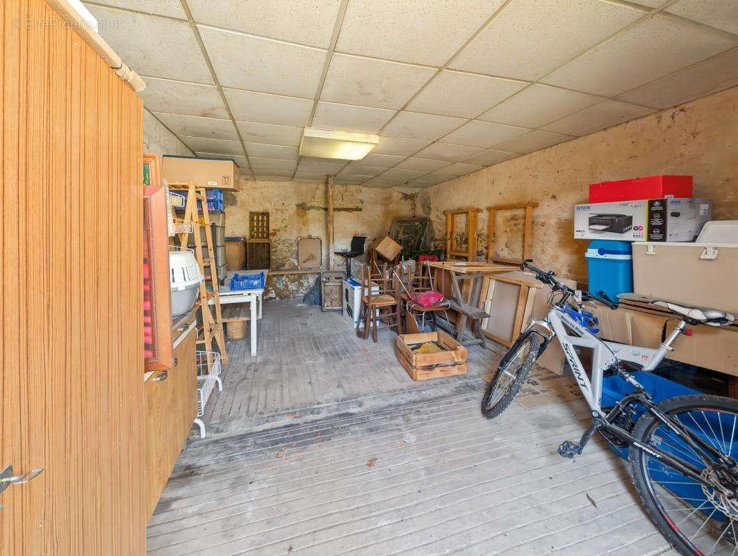 Propriété avec hangar et 4 800 m² de terrain - photo 18