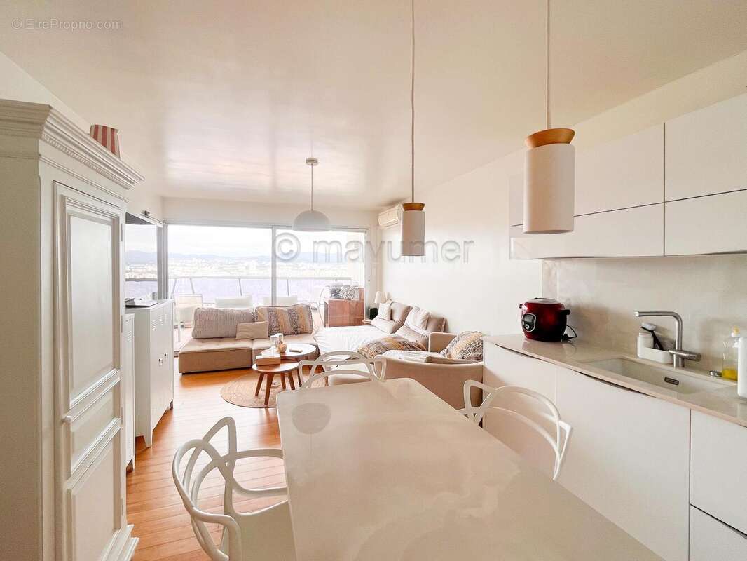 Appartement T2 Grand Pavois avec balcon et piscine Carré d\'OR  13008 Marseille n°8 - Appartement à MARSEILLE-8E