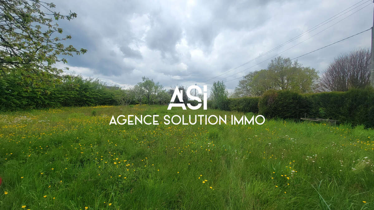 Terrain à SAINT-SYMPHORIEN