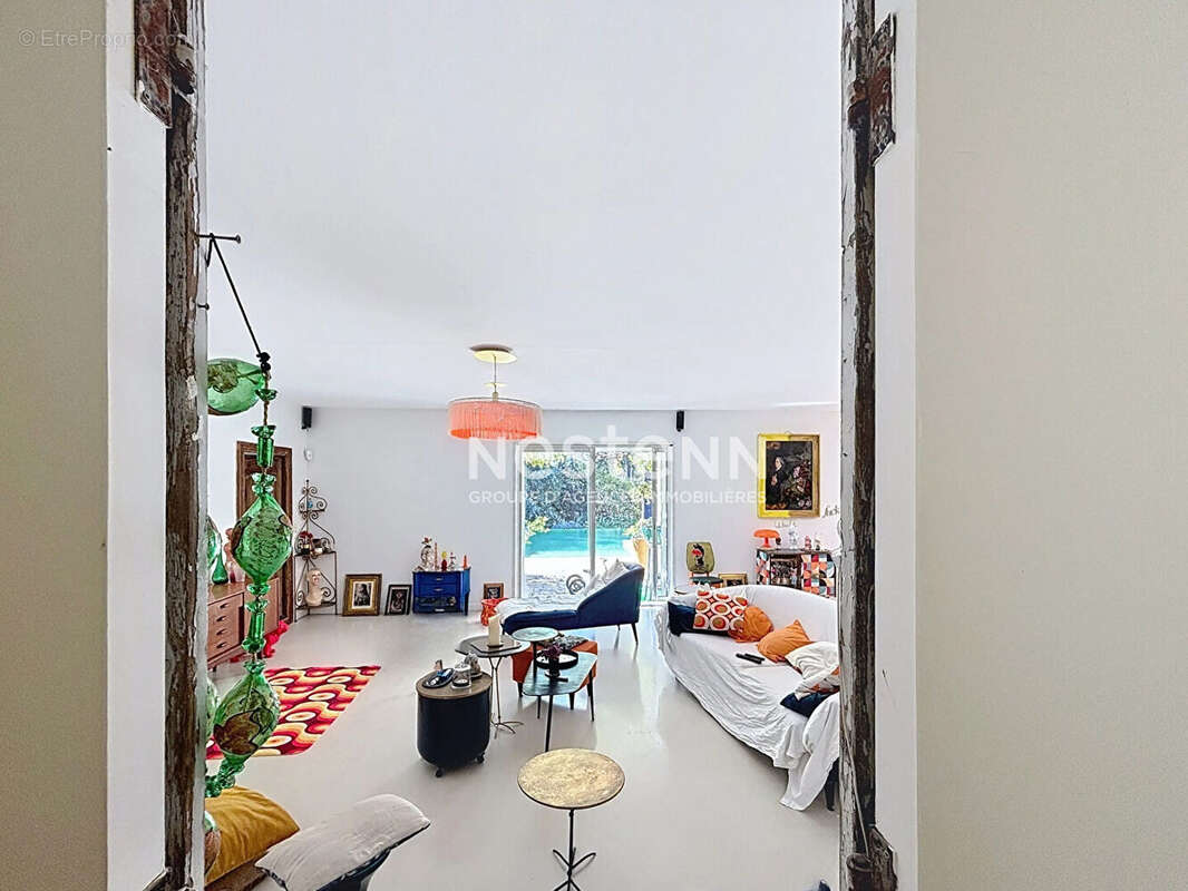Maison , familiale avec piscine et beaux volumes située à Ventabren . - photo 7
