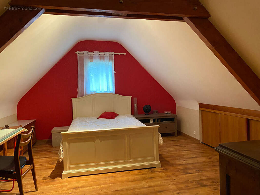 Villa de 180 m² sur une parcelle de 2400 m² avec piscine chauffée et accès direct sur le golf. - photo 15