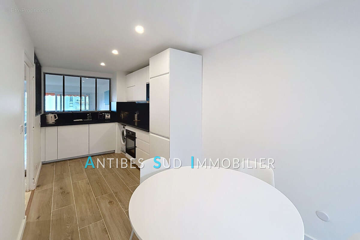 Appartement à VALLAURIS