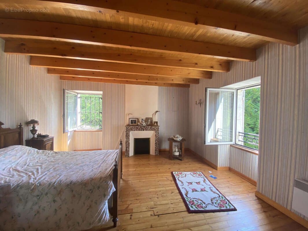 chambre etage - Maison à CHALAIS