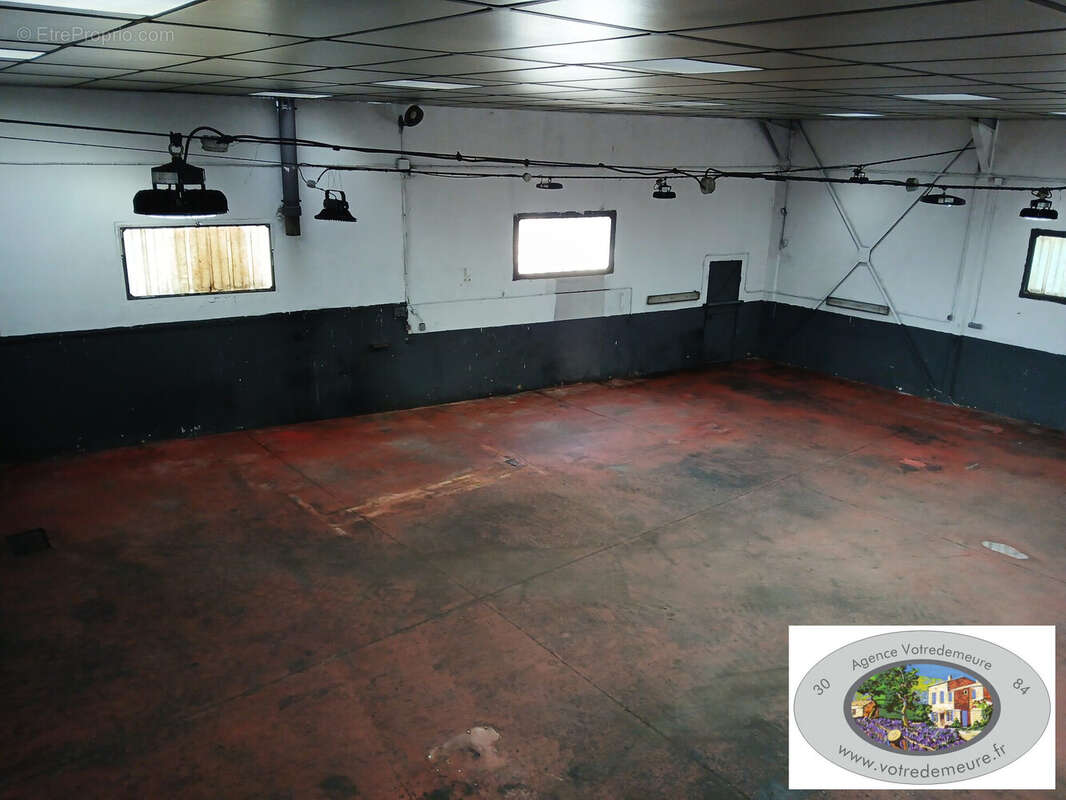 Commerce à SALINDRES