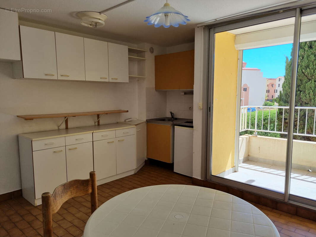 A vendre - gruissan - au coeur du port et proche de plage du grazel -  appartement 4 couchages - terrasse - pi - photo 9