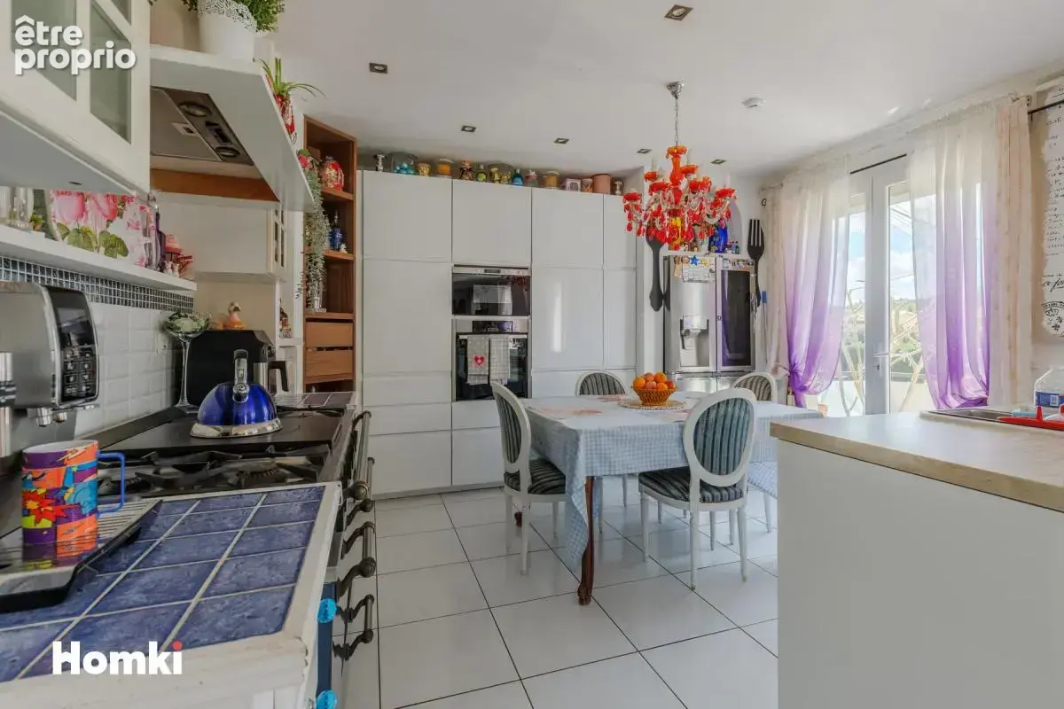 Appartement T5 de 108 m² à Saint-Symphorien-d'Ozon 69360, Avenue Robert Schumann avec jardin privatif et piscine - photo 4