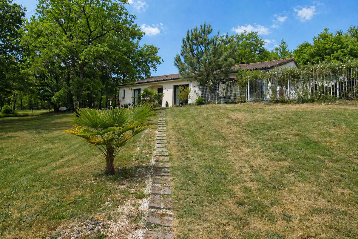 Maison à PAUSSAC-ET-SAINT-VIVIEN