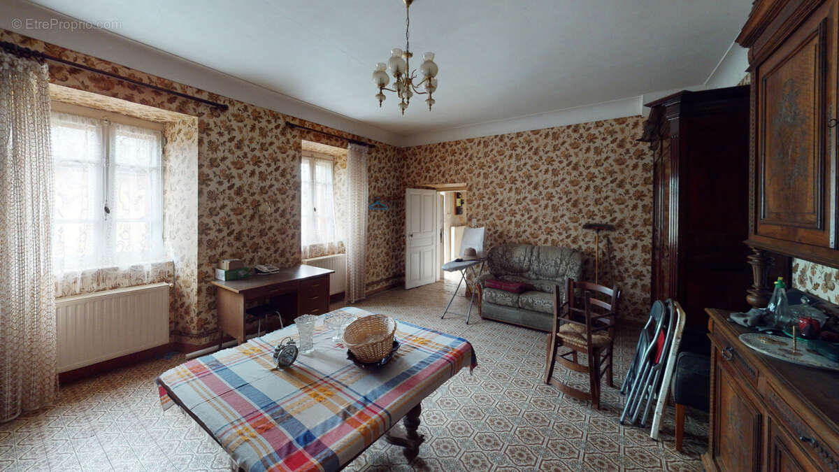 Maison à LUC-LA-PRIMAUBE