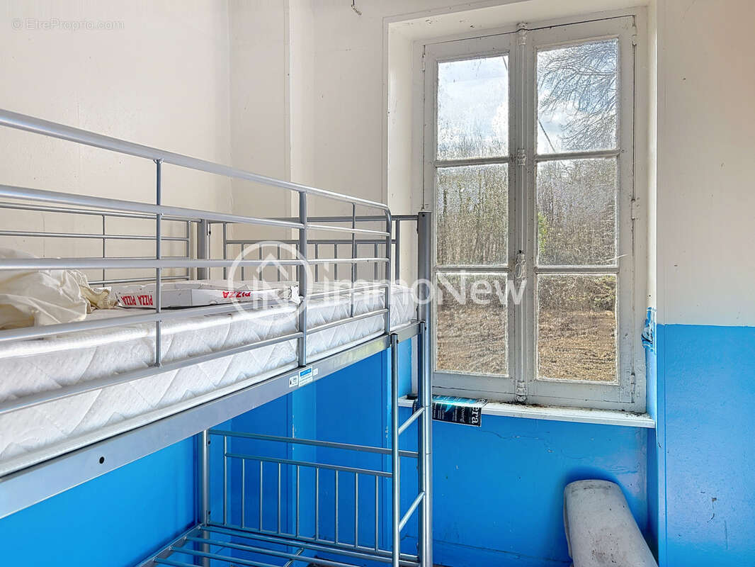 Belle maison a renover avec gite 370 m2 sur terrain de 1 hectare sans voisins - photo 11