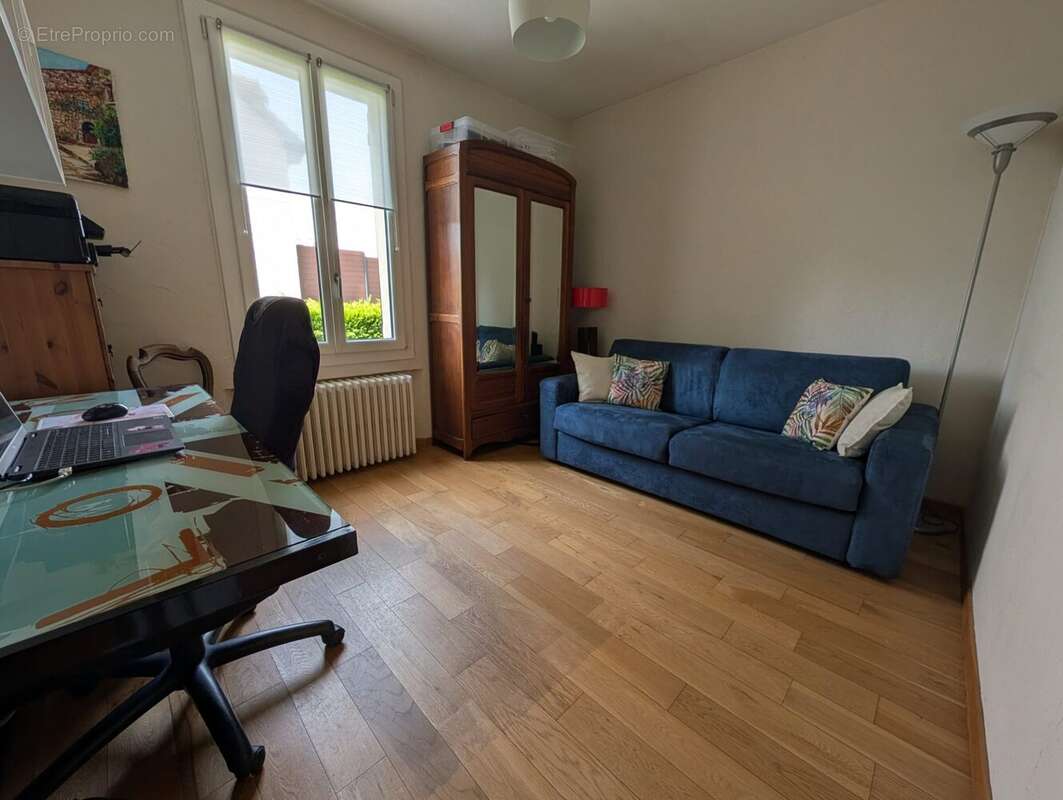 Maison à LES CLAYES-SOUS-BOIS