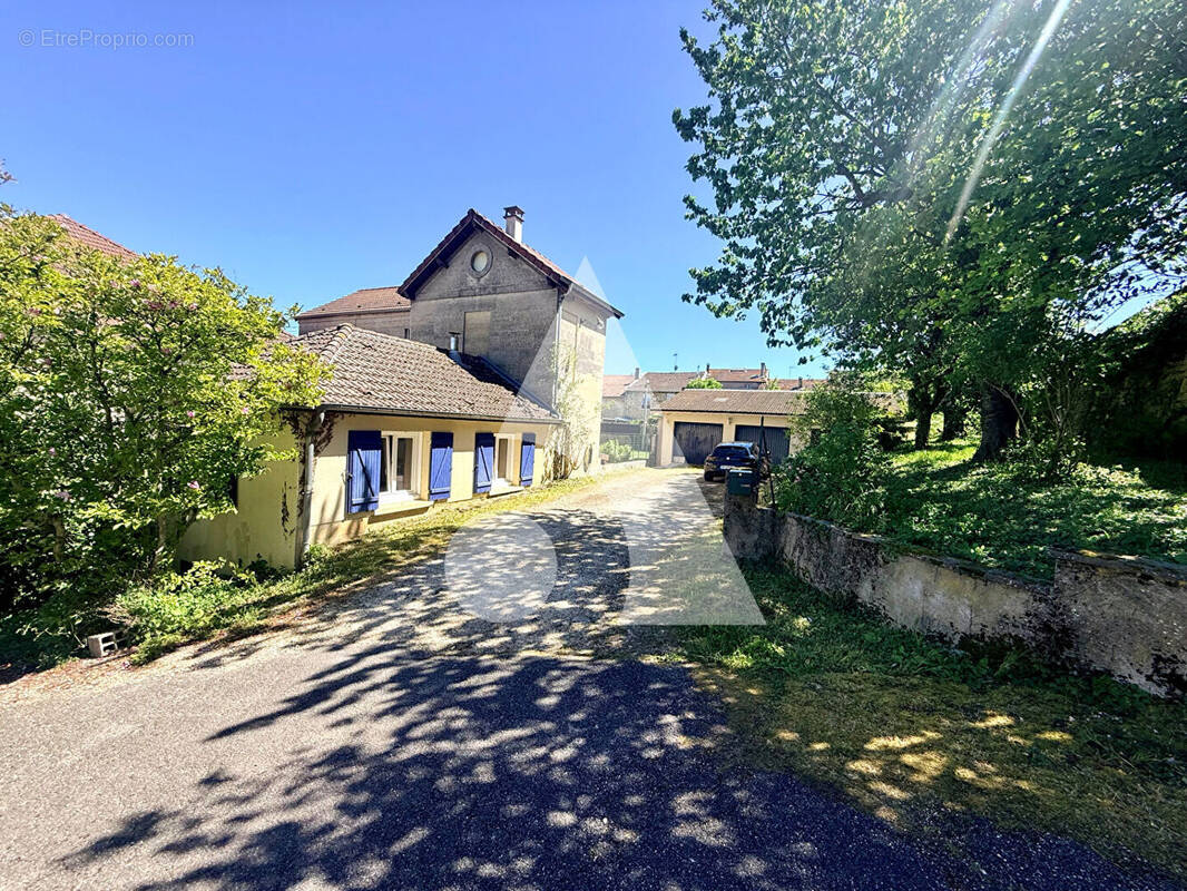 Maison à COMBLES-EN-BARROIS