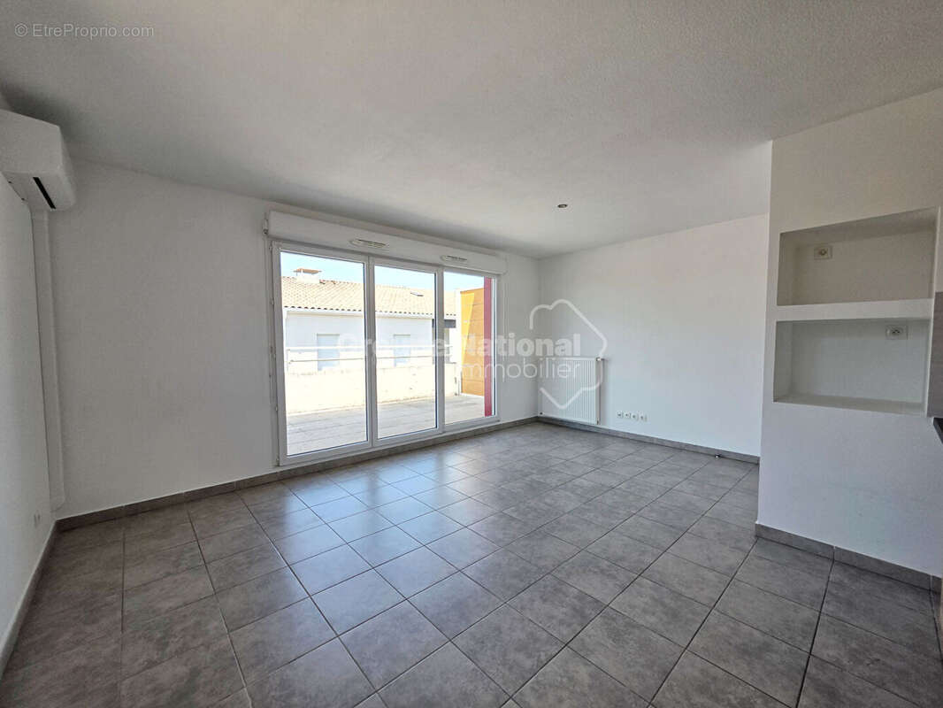 À vendre -Bel appartement T2 de 43 m² avec grande terrasse et double parking -Centre-ville de Miramas - photo 6