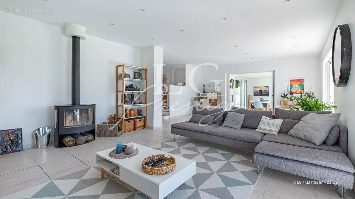 Maison à BAGNOLS-EN-FORET