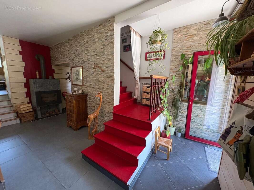 Maison à SAINT-MARTIN-DE-LA-CLUZE