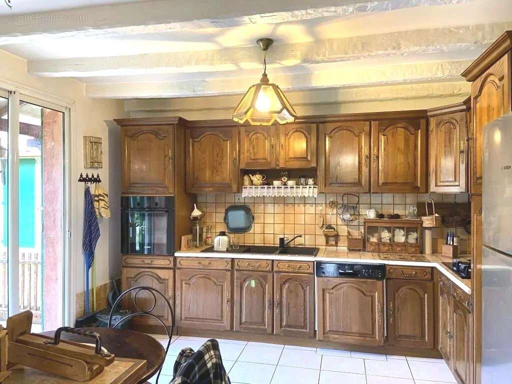 À vendre, villa de type 4 avec studio et piscine, sur un terrain de 11 230 m². - photo 8