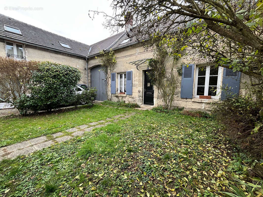 Maison à CUISE-LA-MOTTE