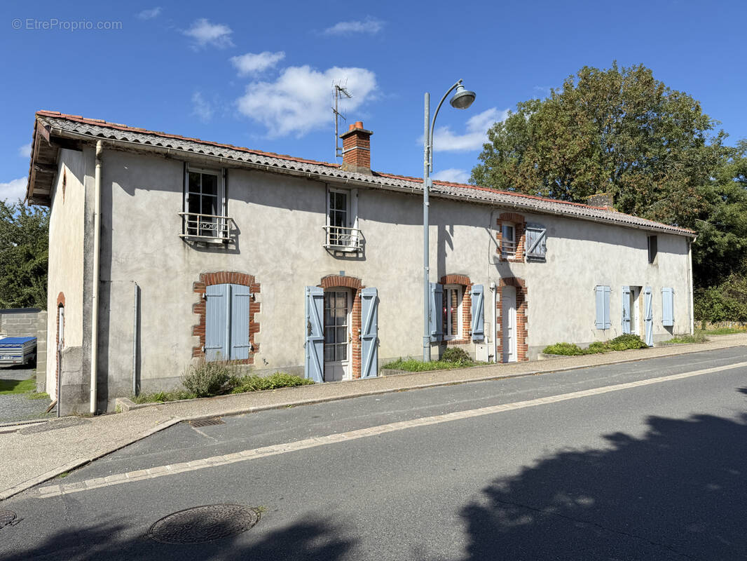 Maison à MONTAIGU