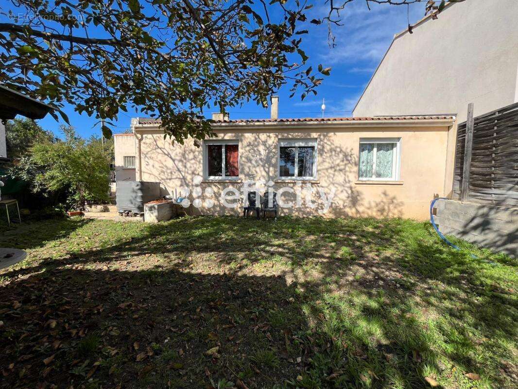 Maison 90 m² à La Fare-Les-Oliviers  - photo 8